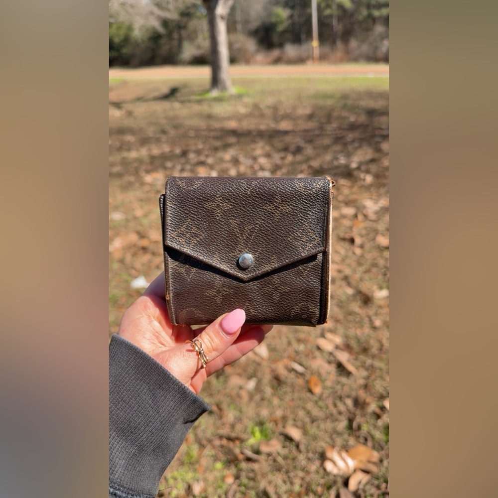 vintage louis vuitton monogram bifold wallet
